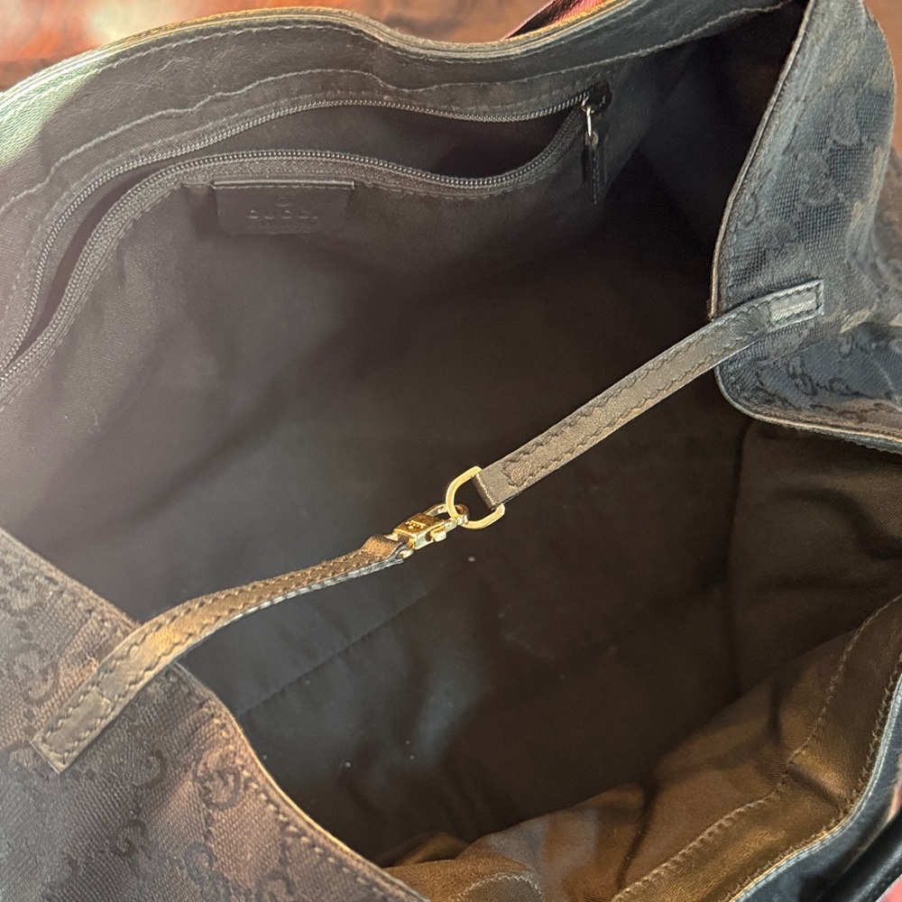 Gucci Black Monogram Shoulder Bag - Picture 8 of 12